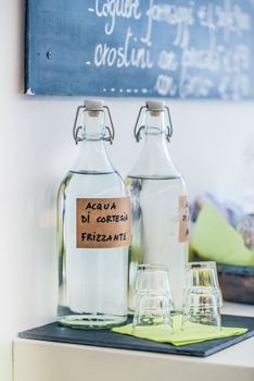 Acqua di Cortesia - complimentary sparklin water in glass bottles