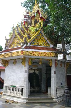 View from the belfry of the gong and the bell of Wat Phrathat Doi Suthep in Chiang Mai.
In this temple as in many others in Thailand there are loose dogs.