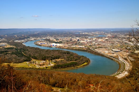 Tennessee River winds around Chattanooga
