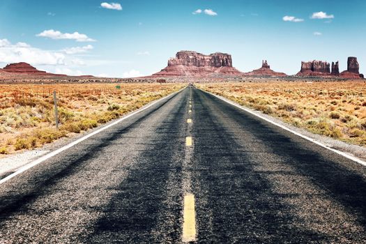 long road to Monument Valley, USA