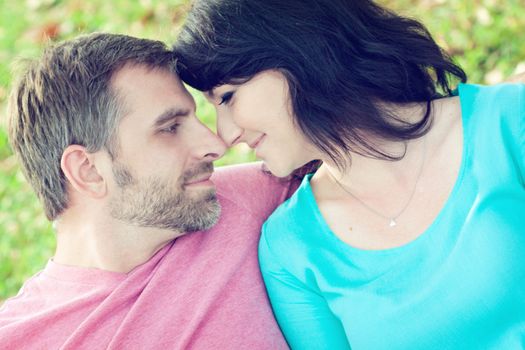 Portraite of a happy couple outdoors in the park 