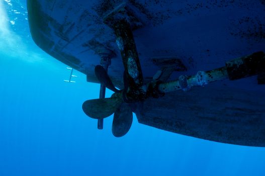 propeller ship dangerous for divers, underwater view