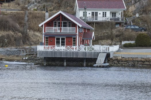 The cottage is located in Sponvika in Halden, Norway. Sponvika is a village in the municipality of Halden. The picture is shot one day in March 2013.