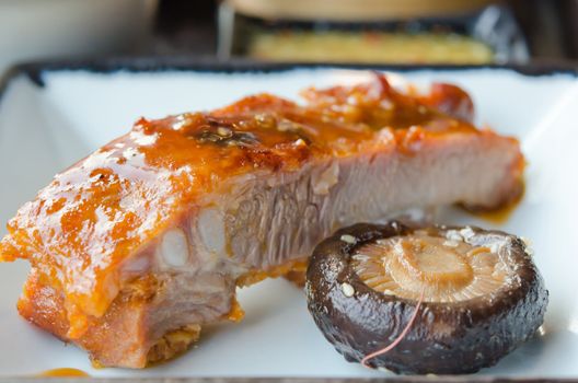 close up pork spare ribs with red sauce and mushroom