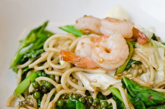 Spaghetti with spicy prawn and mix vegetable 