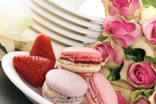 pink wedding dessert with macaroons and roses