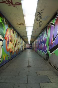 Graffiti urban tunnel