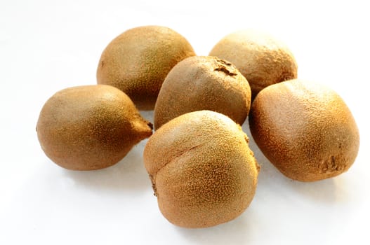 A pile of fresh kiwi fruits