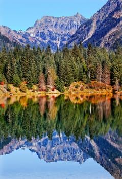 Gold Lake Reflection Mount Chikamin Peak Fall Snoqualme Pass Wenatchee National Forest Wilderness Washington