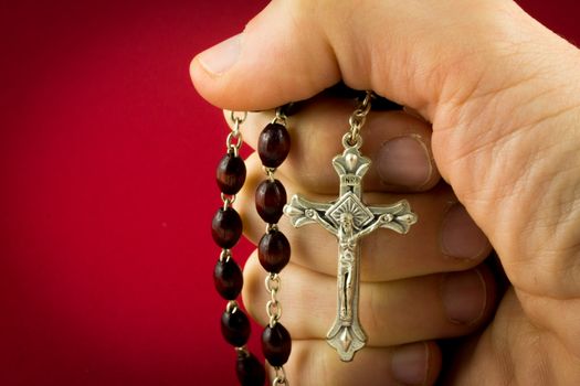 An hand is holding a crucifix