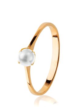 Golden Wedding Ring with pearl