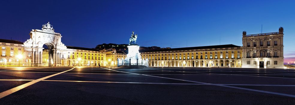 panoramic view of commerce square at Lisbon by night