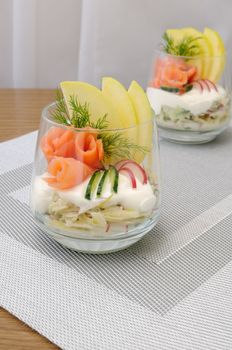 Verrin with apple, cucumber and radish for yogurt and smoked salmon

