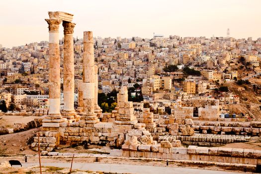 Temple of hercules in ancient city of jerash, jordan