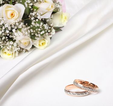 wedding rings and roses bouquet