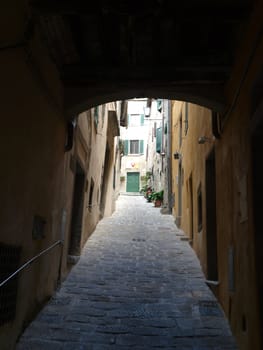 narrow street of Cortona.