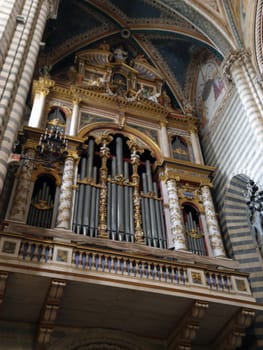 Interior and main nave of Cathedral (Duomo). Orvieto, Umbria . This 4000 pipe organ was first designed in 1584.