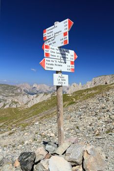 directions for trekking in Selle pass, Italian Dolomites