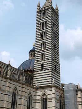  The Duomo of Siena, which was built in the 12th and 13th centuries, is one of the prettiest churches in Gothic style in Italy