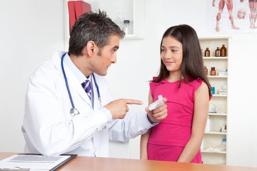 Doctor suggesting the girl patient to use asthma inhaler .