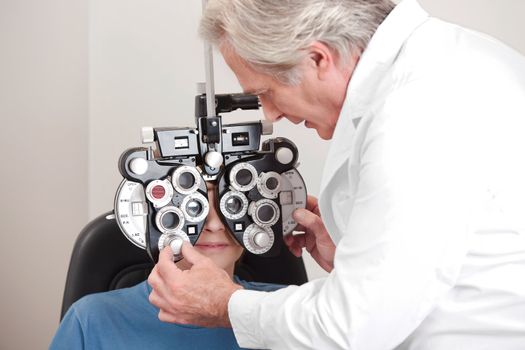 Optometrist doing sight testing for pateient