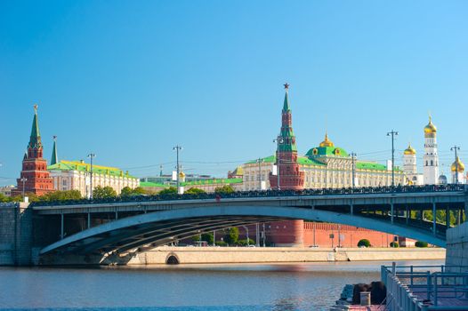 The Kremlin, Moscow, Bolshoy Stone Bridge, Vodovzvodnaya (Sviblova) Tower, the Kremlin Palace and Cathedrals