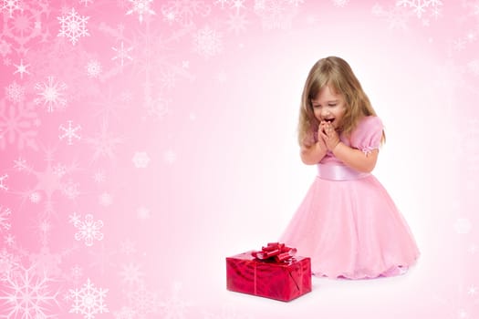 Little smiling girl with gift box
