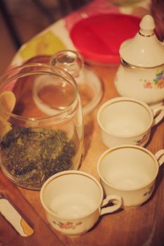 green tea: prepare tea ceremony