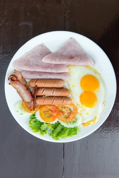 Full set of English breakfast with eggs, beacon, and ham, taken outdoor