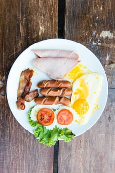 Full set of English breakfast with eggs, beacon, and ham, taken outdoor