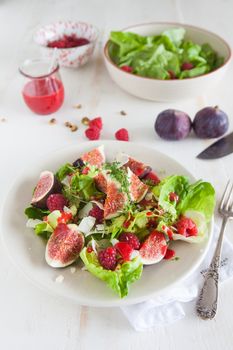 Fresh fig salad with raspberries, goatcheese and roasted pistachio
