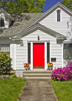 House with a red door Hood River Oregon.