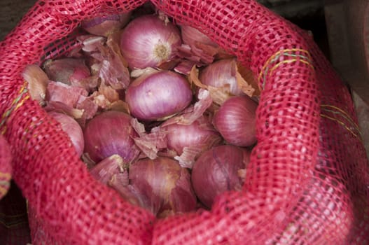 a basket of shallot onion