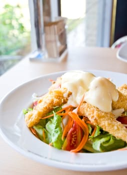 fried fish with salad for healthy eating