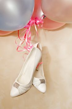 Bride shoes and balloons