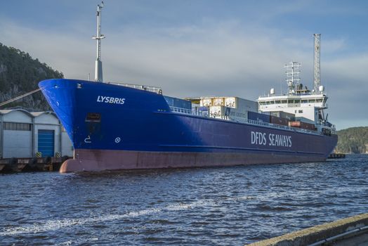 The picture is shot while Lysbris is moored to the quay at the port of Halden, Norway. some facts about the ship: Cargo/containership, Length x Breadth: 129 m X 18 m, Gross Tonnage 7409, DWT  7500 t, flag Norway.