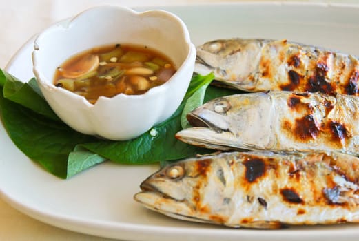 Fried mackerel with spicy sauce