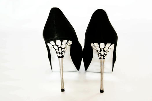 High helled black shoes with jewelery