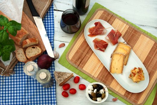 Platter consisting of potato omelette, cheese and serrano ham