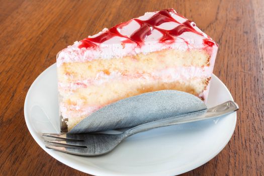 White chocolate cake topping with cherry sauce