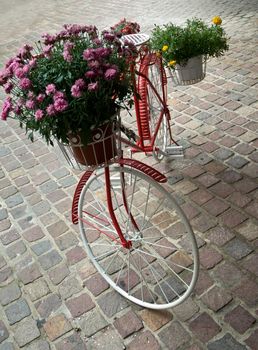 Bicycle like a flower pot .