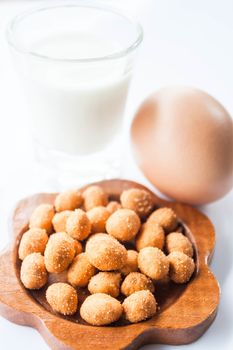 Spicy peanut, low fat milk and egg