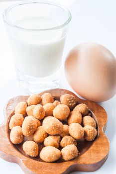 Spicy peanut, low fat milk and fresh egg