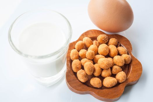 Simple protein with peanut , milk and egg