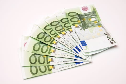 green colored notes that indicate a value of 100 euros