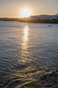 puesta de sol en Lanzarote vista desde Playa Blanca