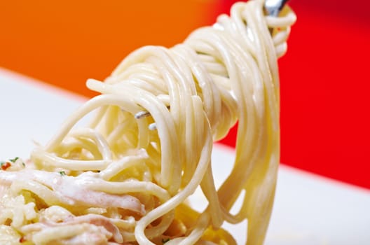 spaghetti carbonara on bowl.closeup