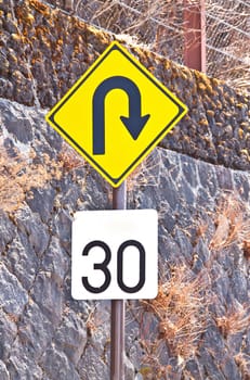 traffic sign to return the vehicle speed ������30 km.