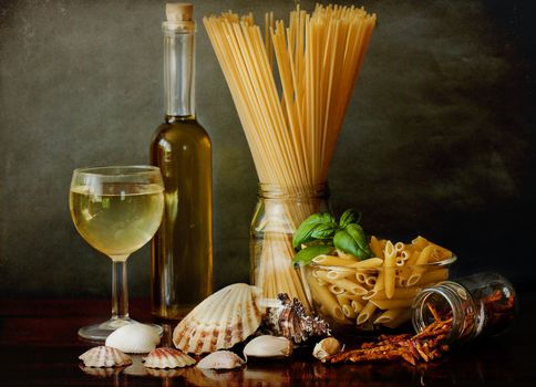 Italian excellent sauce recipe for noodles sailor style: clams, white wine,garlic, chili ,olive oil