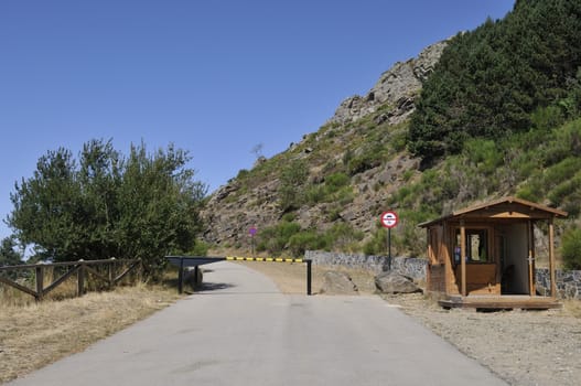 entrance to reach the summit of l'home turo